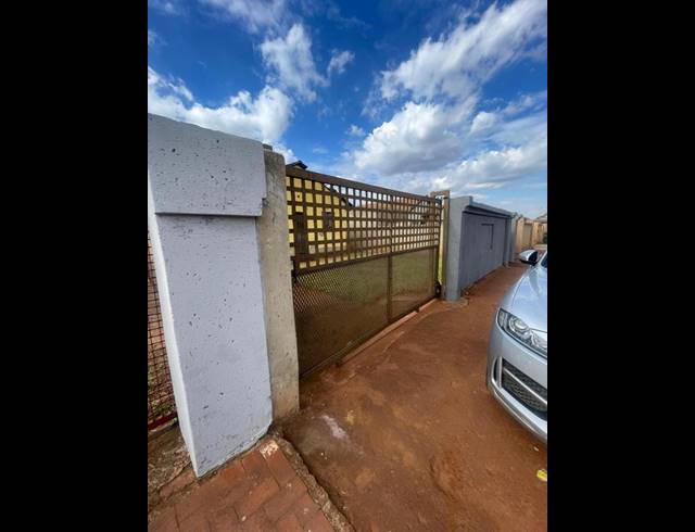 3 BEDROOM HOUSE FOR SALE IN PROTEA GLEN